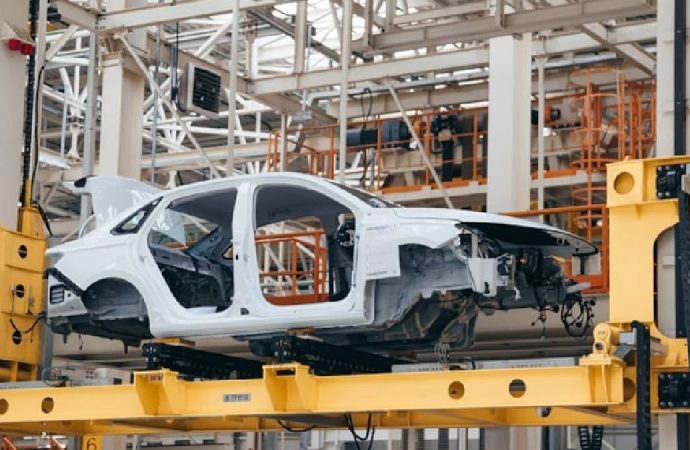 Otomotiv devi en büyük fabrikasında üretimi durduruyor