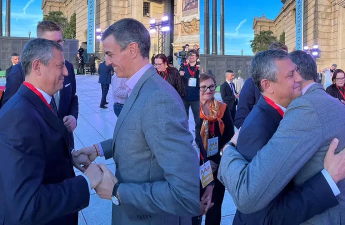 Barselona’da kritik temaslar: Özel, Sanchez ile bir araya geldi