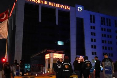 Ataşehir Belediyesine geceyarısı operasyonu