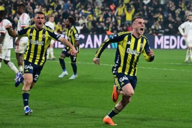 Fenerbahçe, 90+11’de bir penaltı golüyle liderlik yarışına yeniden tutundu