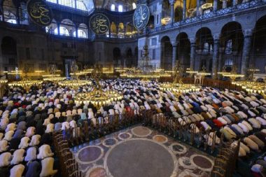 Allah’a inanıyoruz, elhamdülillah Müslümanız ama namazda yokuz!