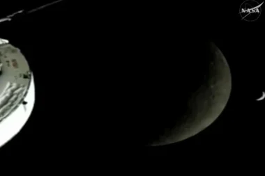 Ay’a dönüş: Dört insan, dünyadan en uzağa gitme rekorunu da kırdı