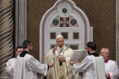 Savaş Bakanı Hegseth, “İsa adına savaşıyoruz” dedi ama Papa onunla aynı fikirde değil