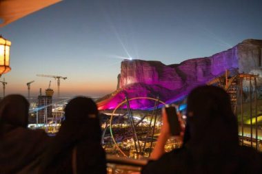 İnanmayacaksınız ama Suudi Arabistan’ın parası bitti, kemer sıkmaya başladı