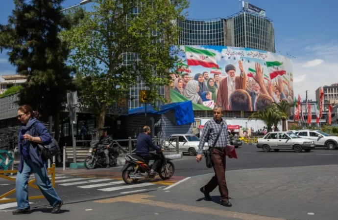 İddia: Basra Körfezi’ni ablukaya alan Trump, İran’a sınırlı saldırılar düşünüyor