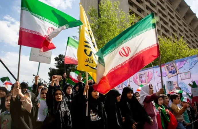 İran propaganda makinesinin hakkını verelim