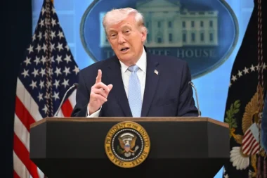 Amerika’da MAGA mahallesi fena karıştı: Trump, kendisini eleştiren dört podcastçıya demediğini bırakmadı