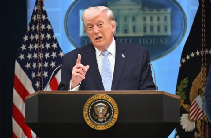 Amerika’da MAGA mahallesi fena karıştı: Trump, kendisini eleştiren dört podcastçıya demediğini bırakmadı