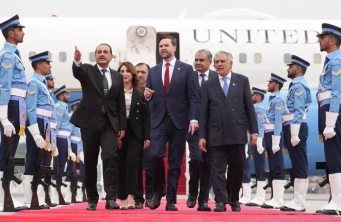 Pakistan’da barış konuşmaya başladılar